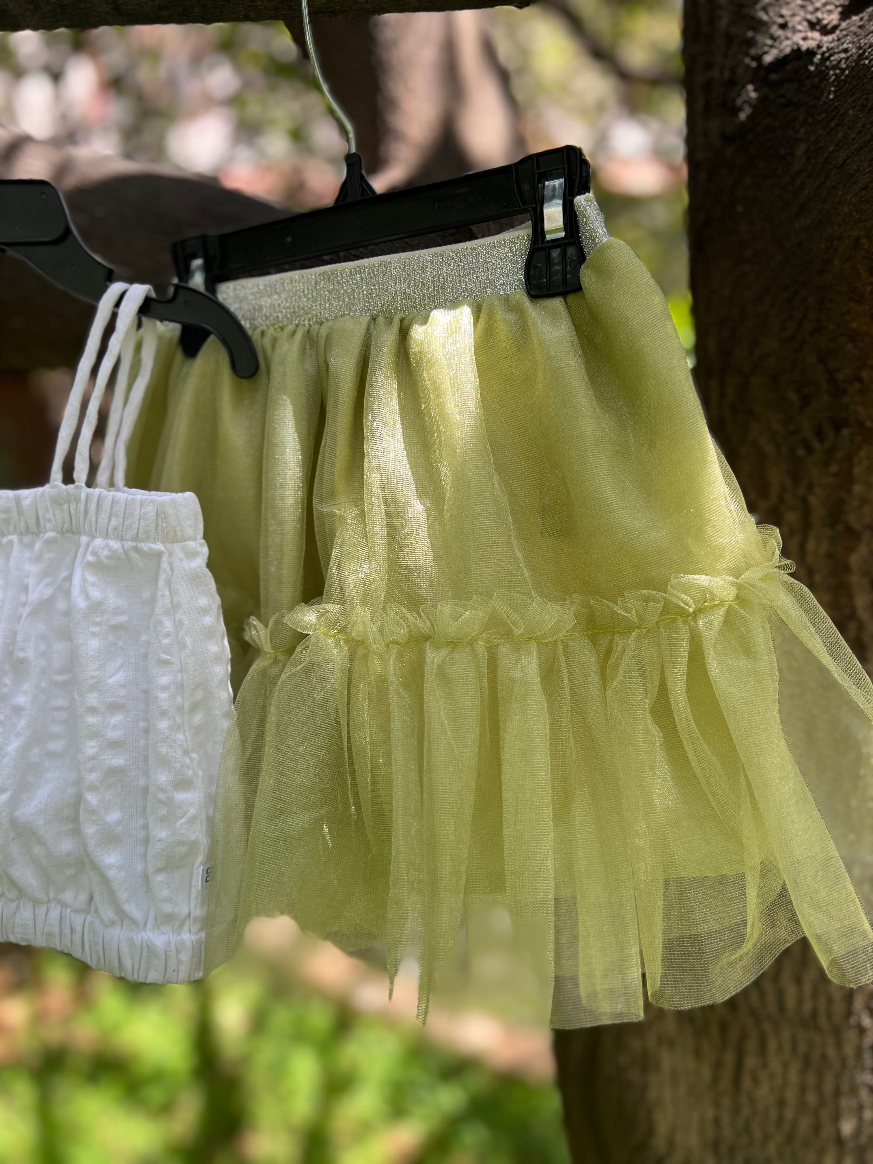 Tank top and green net Skirt