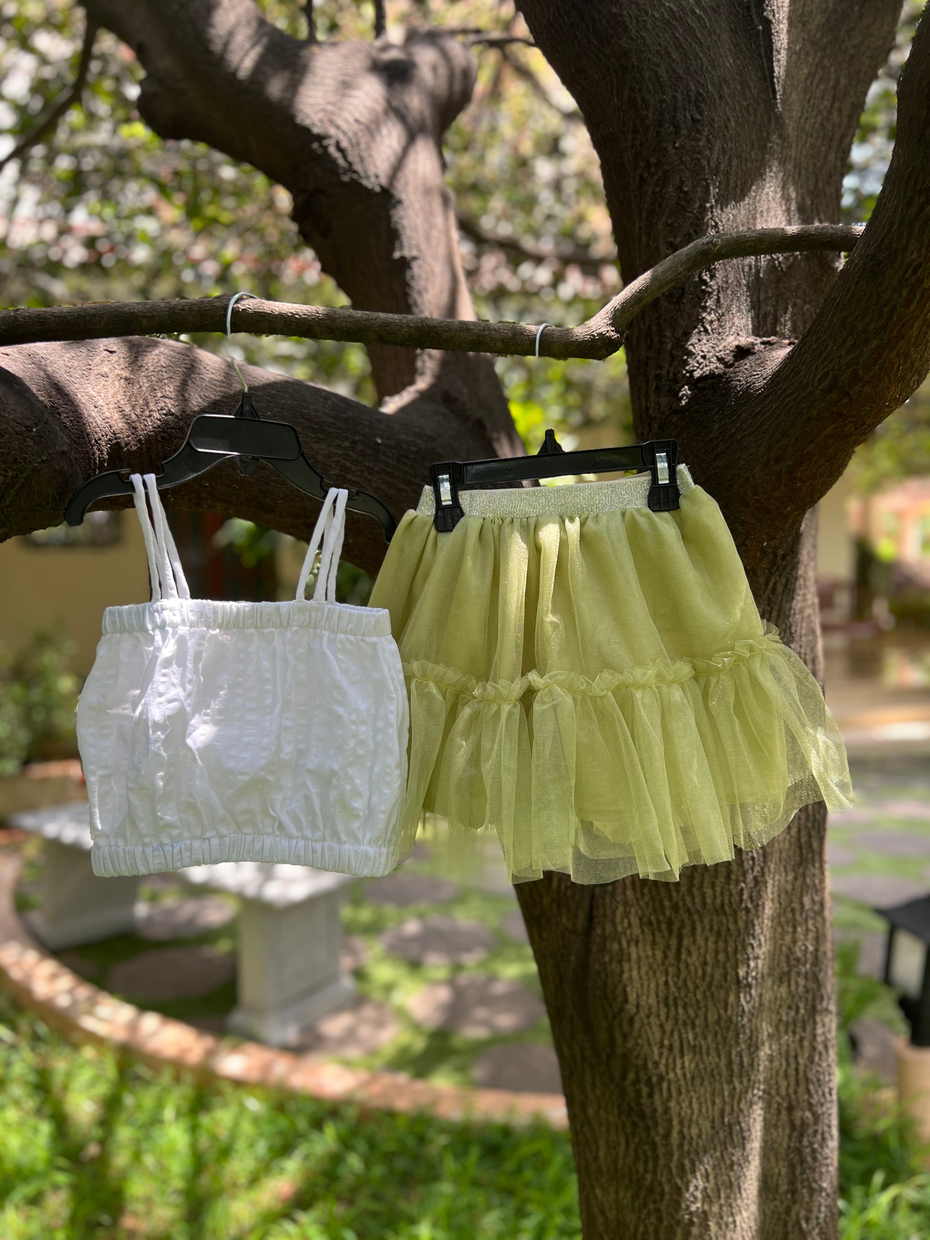 Tank top and green net Skirt